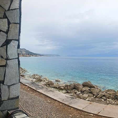House Next To The Sea Side Apartment Дервенион Екстериор снимка